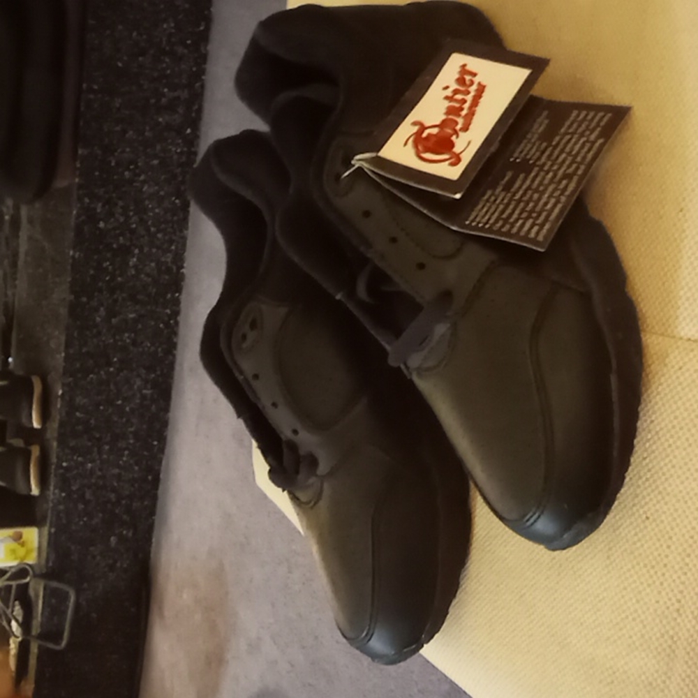 Women's black Frontier outerwear athletic shoe